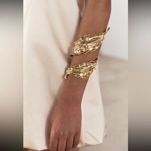 Zara gold  leaf textured arm band
